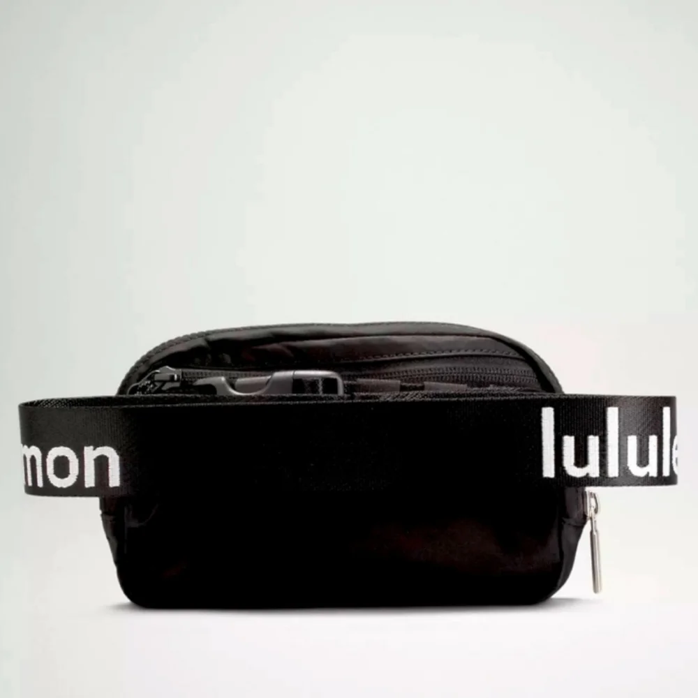 Lululemon Black Everywhere Belt‎ Bag with Logo Strap NEW